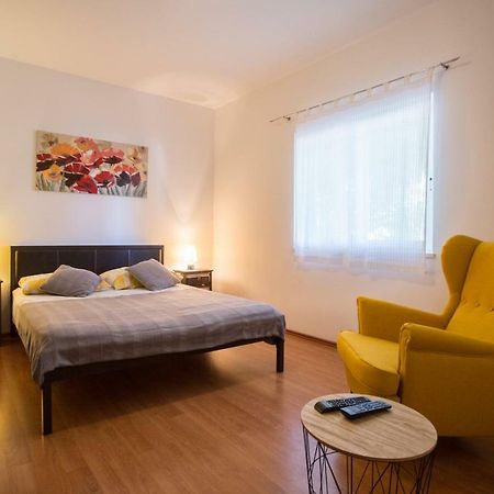 Apartments Zambarlin Komiza Exterior photo