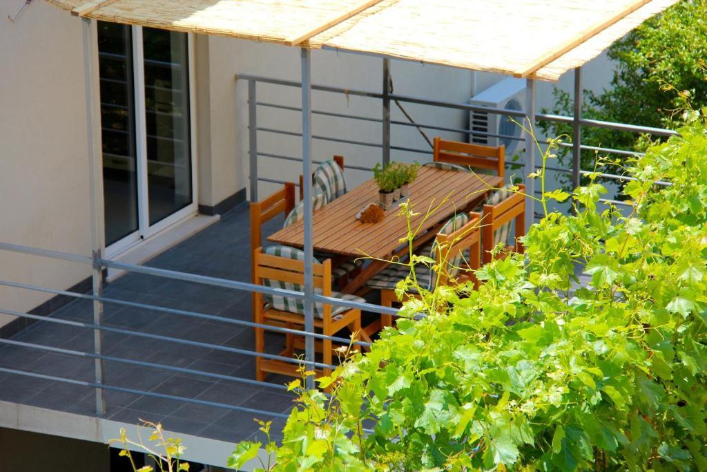 Apartments Zambarlin Komiza Exterior photo