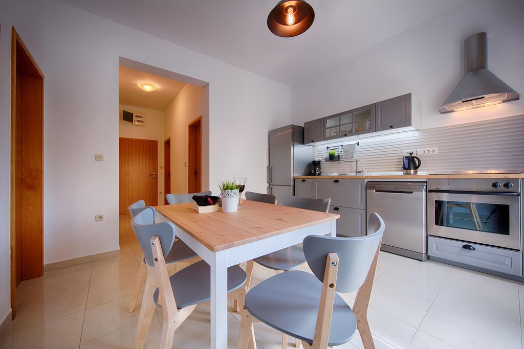 Apartments Zambarlin Komiza Exterior photo