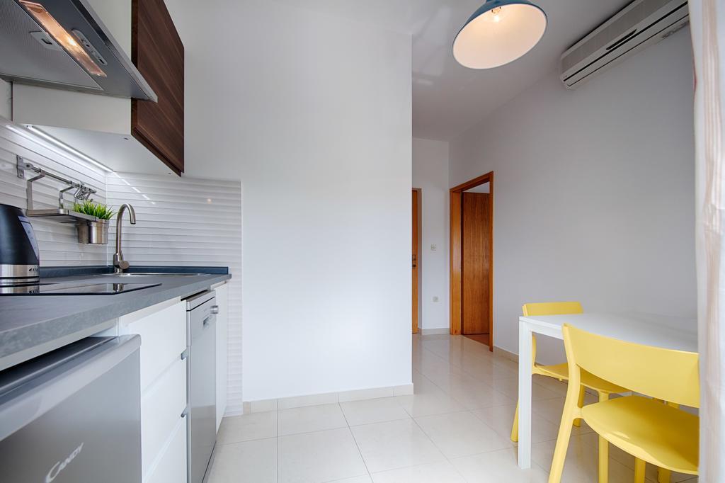 Apartments Zambarlin Komiza Exterior photo