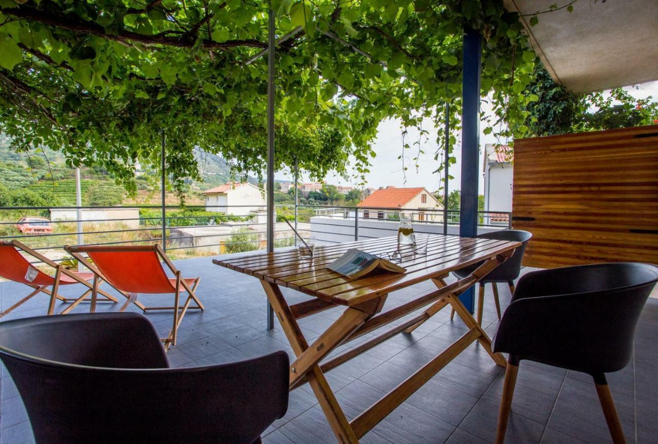 Apartments Zambarlin Komiza Exterior photo